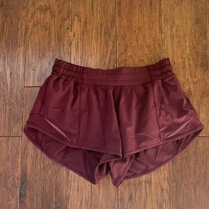Lululemon Hot High-Rise Lined Short 2.5"